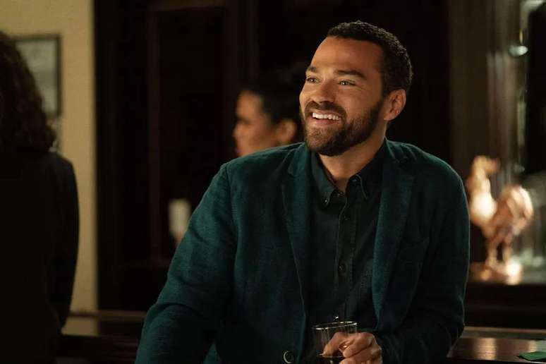 Jesse Williams plays the role of the handsome seducer well. (Image: Playback/Netflix) Jesse Williams plays the role of the handsome seducer well. (Image: Playback/Netflix)