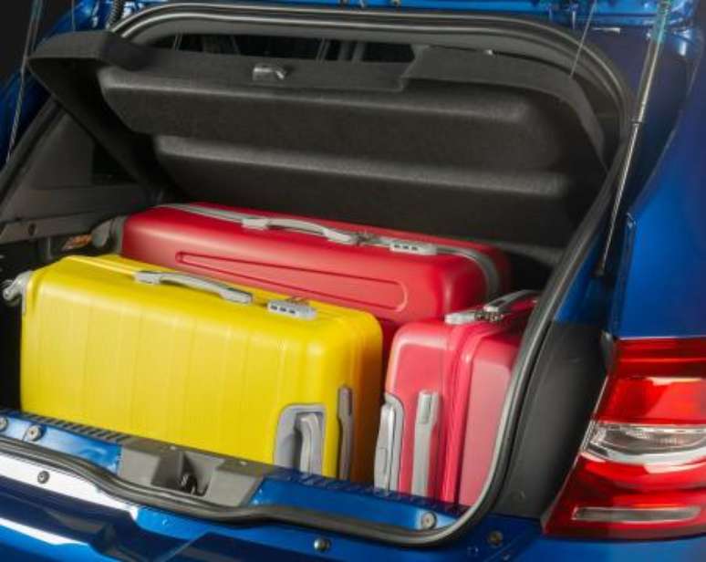 Fique atento na hora de arrumar a bagagem no porta-malas do carro.