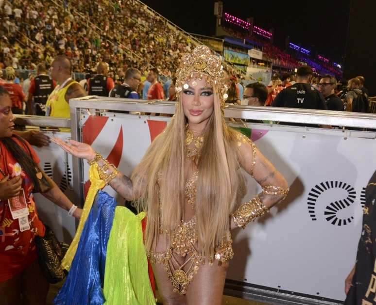 Rafaella Santos leaves Salgueiro’s muse