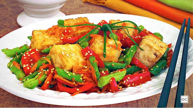 tofu oriental com vegetais