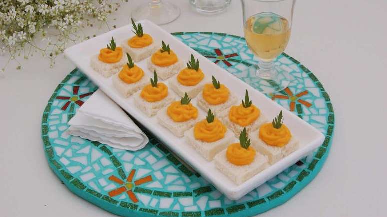 Canapé de maionese de batata