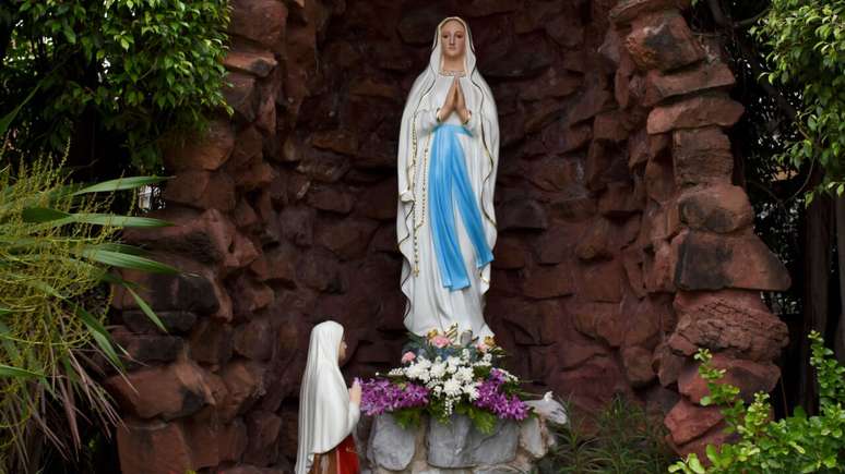 Conheça a história da Nossa Senhora de Lourdes, reflita sobre seus feitos e faça sua oração manifestando sua fé -