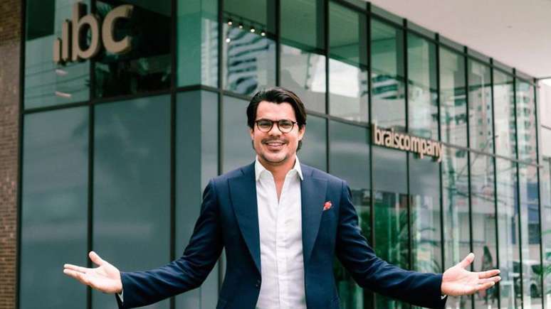 Ant&ocirc;nio Ais Neto em uma das sedes da empresa