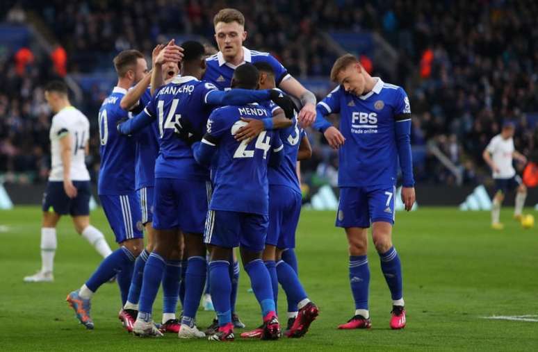 Com a vitória, o Leicester chega aos 24 pontos (Foto: GEOFF CADDICK / AFP)