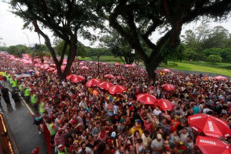 Público desfila no bloco Bicho Maluco Beleza, na região do Obelisco, no Ibirapuera.