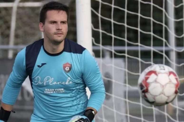 Arne Espeel, goleiro de 25 anos do Winkel Sport B (Foto: Reprodução/Twitter)