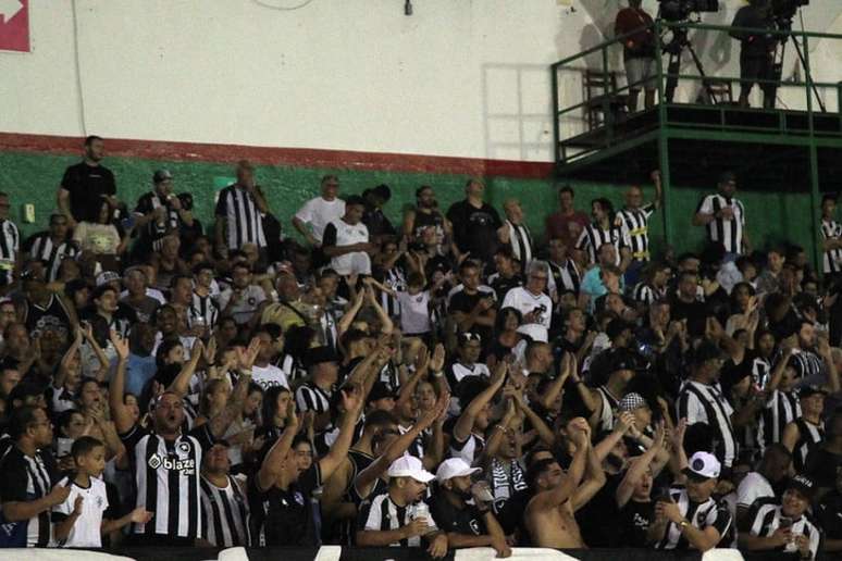 Fla 'rouba' patch, mas Botafogo mostra que é real candidato ao título
