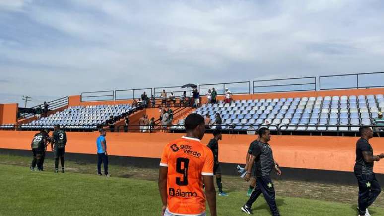 Briga Entre Torcidas Atrasa Início De Partida Pela Rodada Do Campeonato ...