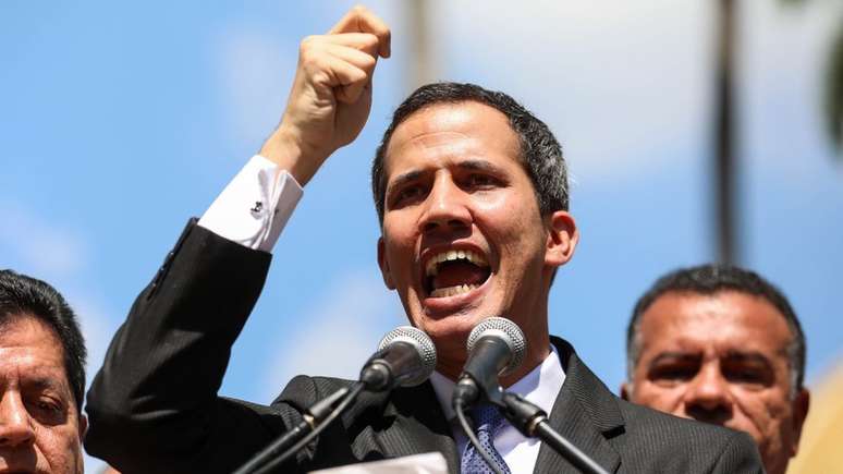 Juan Guaidó tentou assumir o poder na Venezuela e obteve apoio de governos como o dos EUA e Brasil, mas Nicolás Maduro se mantém no controle do país