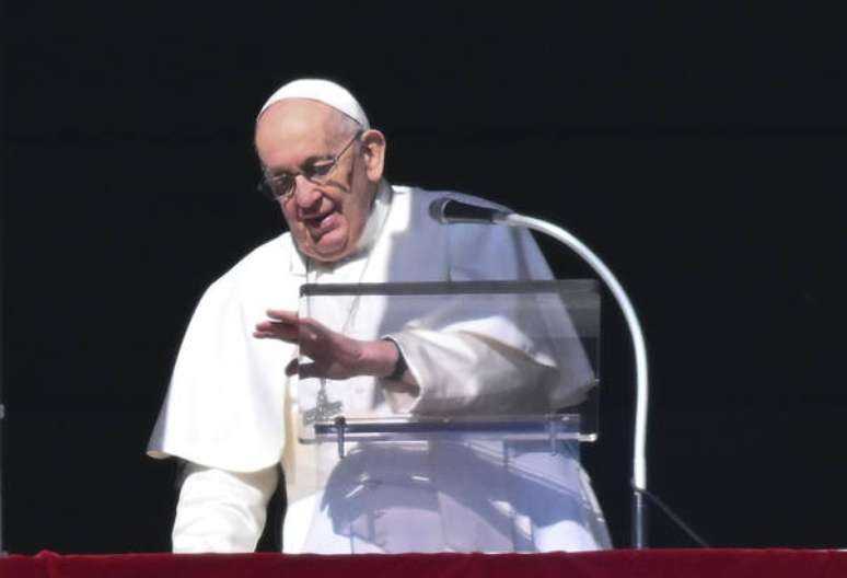 Francisco fez apelo durante oração do angelus