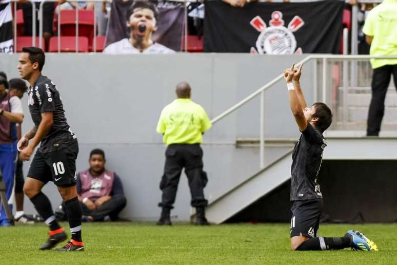 Romero anotou um hat-trick no Mané Garrincha (Foto: Rodrigo Gazzanel / Agência Corinthians