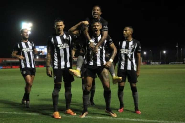 VIDEO: Botafogo fans celebrate after Tiquinho Soares goal