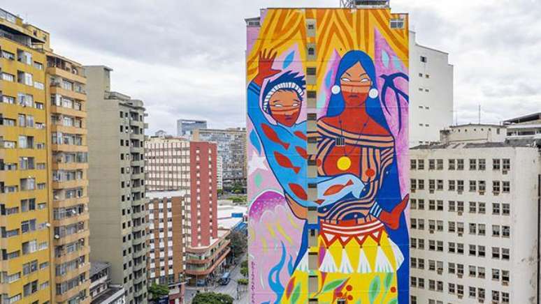 Daiara Tukano é autora do maior mural urbano do mundo feito por um artista indígena, em Belo Horizonte