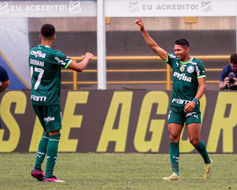 Palmeiras, de Abel Ferreira, arrasa Água Santa e é campeão