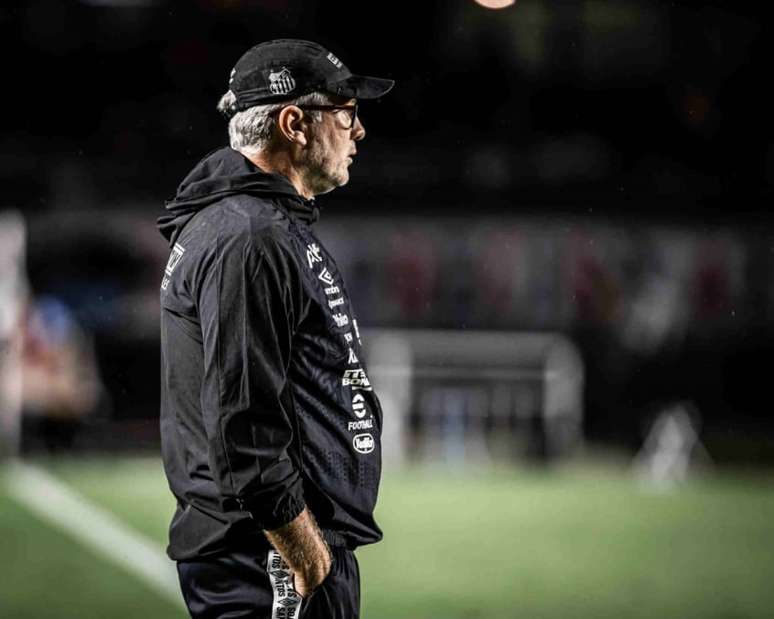 Odair comments on Santos’ set-piece problems: ‘We have short players’