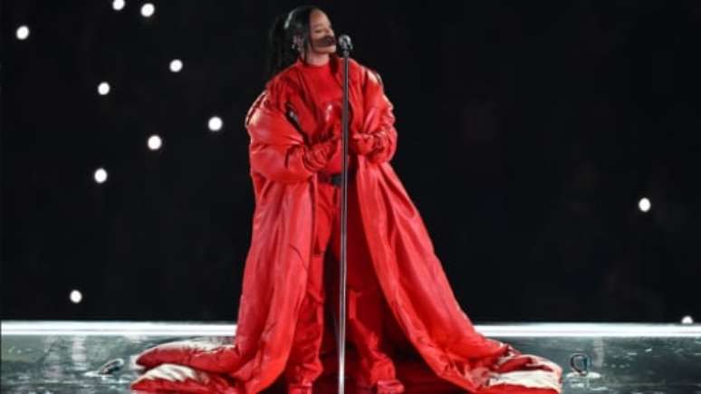 Rihanna durante apresentação do Super Bowl (ANGELA WEISS/AFP)