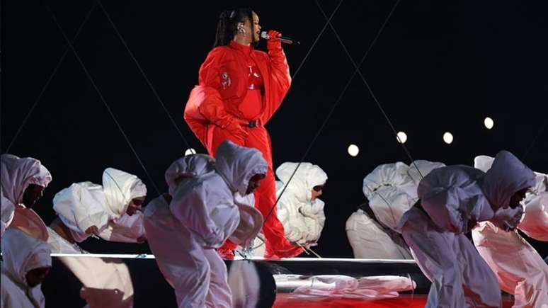 Rihanna fez grande show no intervalo do Super Bowl, neste domingo (AFP)