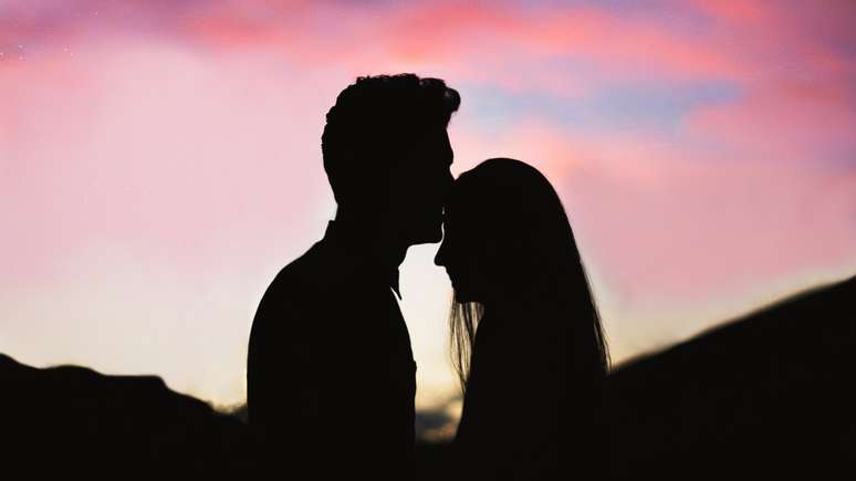 Mindfulness can improve romantic relationships, study shows