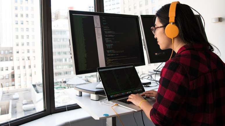 YouTube is the primary learning platform for 7 out of 10 computer science students