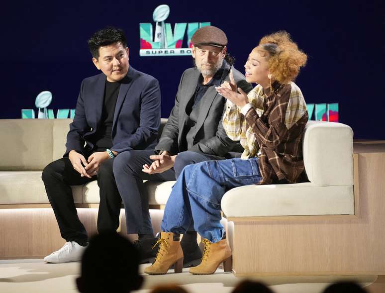 Justina Miles em entrevista sobre sua participa&ccedil;&atilde;o no Super Bowl 