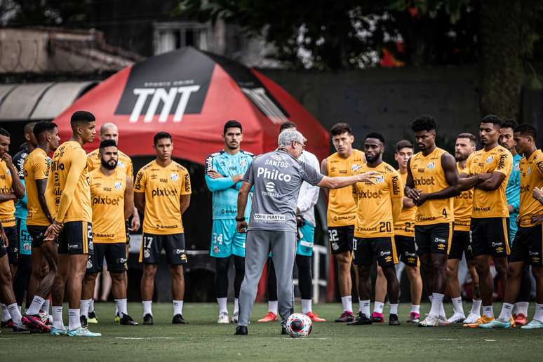 Com elenco quase completo, Santos realiza treino técnico e tático no CT -  Gazeta Esportiva