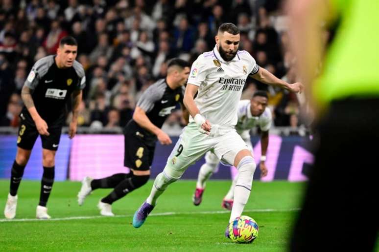 Benzema marcou duas vezes na vitória do Real Madrid (Foto: JAVIER SORIANO / AFP)