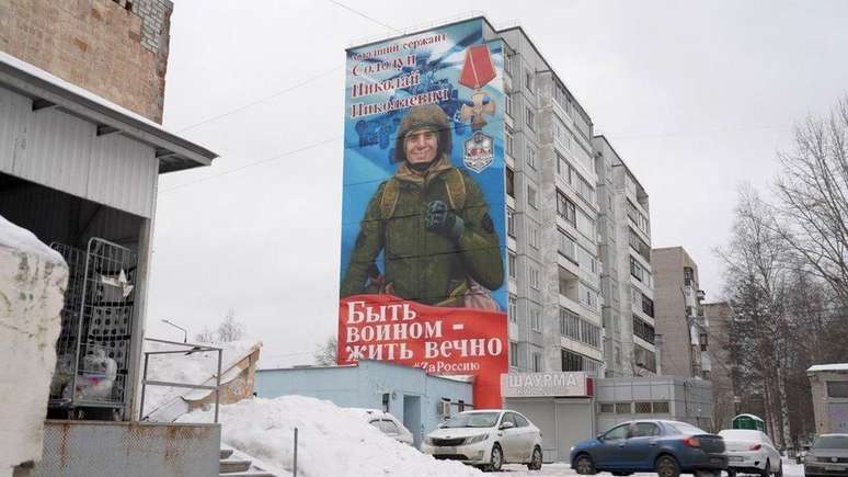 Mensagens patrióticas e a favor da guerra estão por toda parte na Rússia