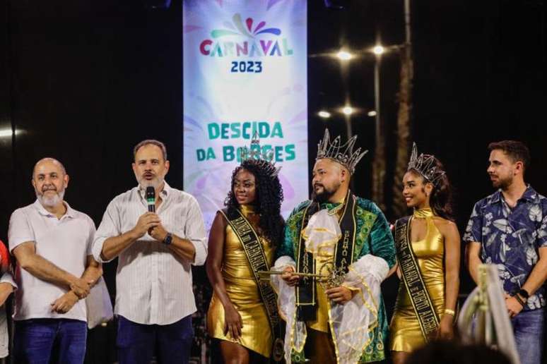 Ricardo Gomes entregou a chave da cidade à corte carnavalesca em evento