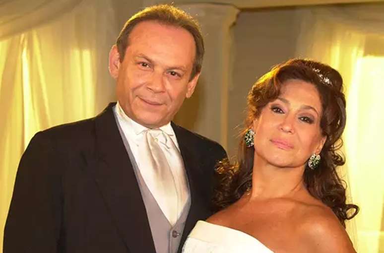 Giovanni Improtta (José Wilker, falecido em 2014) e Maria do Carmo (Susana Vieira) formaram um casal divertido em 'Senhora do Destino'