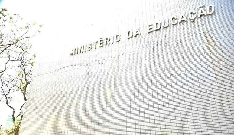 Fachada do Ministério da Educação, na Esplanada dos Ministérios, em Brasília. Ministério proibiu passaporte vacinal em universidades nesta quinta-feira, 30