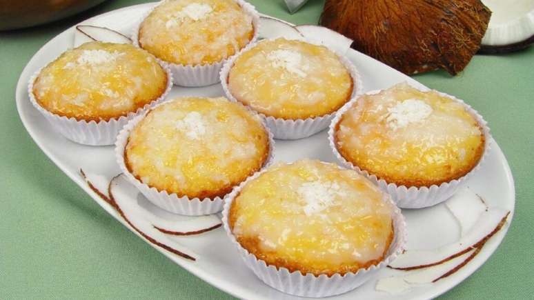 Queijadinha with coconut syrup
