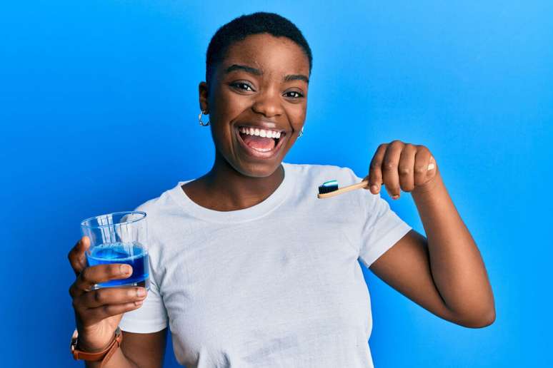 Stained teeth: see the causes and how to treat this problem