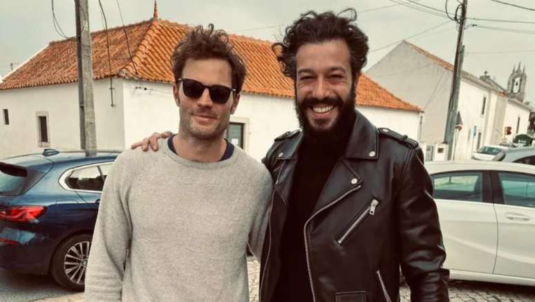 The ex Big Brother goes to the neighborhood market and discovers he is the neighbor of a famous actor