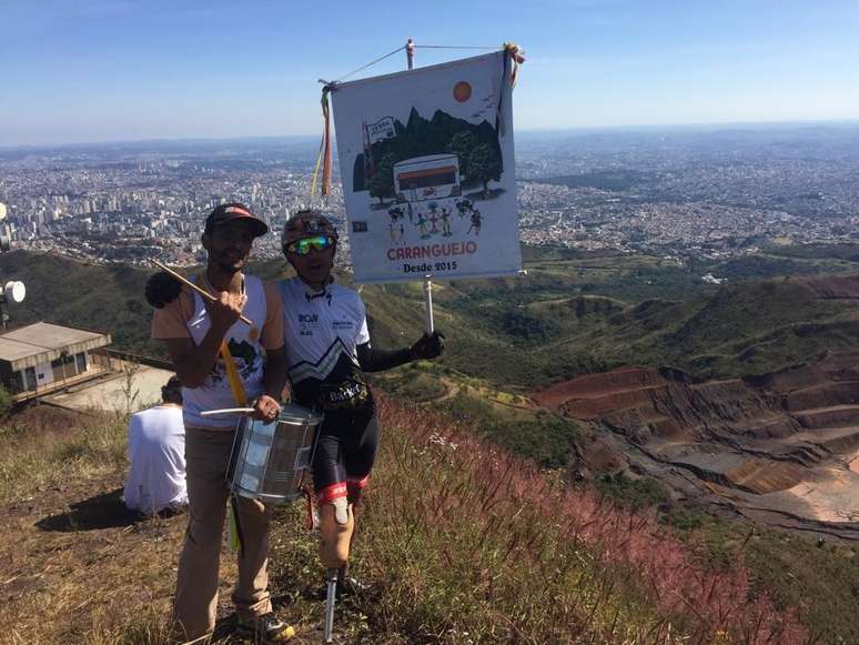 Com pegada de crítica social sem perder a alegria, bloco Caranguejo, do Aglomerado da Serra, sai às ruas em 21 de fevereiro