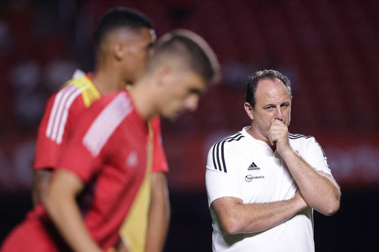 Rogério Ceni, técnico do São Paulo, no aquecimento do time