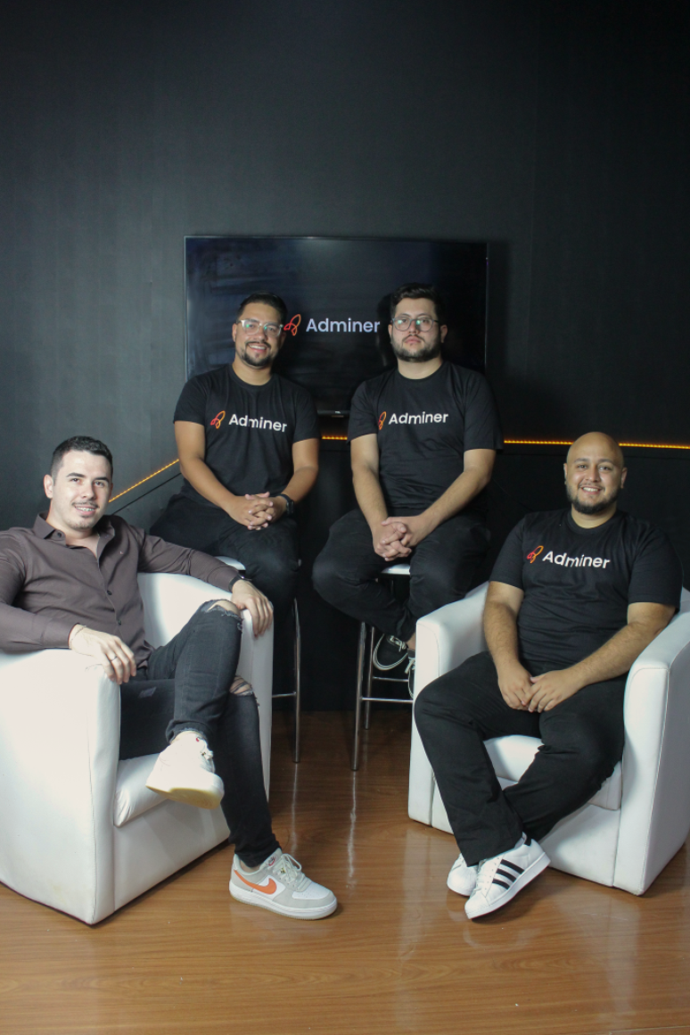 Renan Nogueira - CEO Hackify Italo Franco - CEO Adminer Sidney Oliveira - CMO Adminer Henrique Januário - CTO Adminer