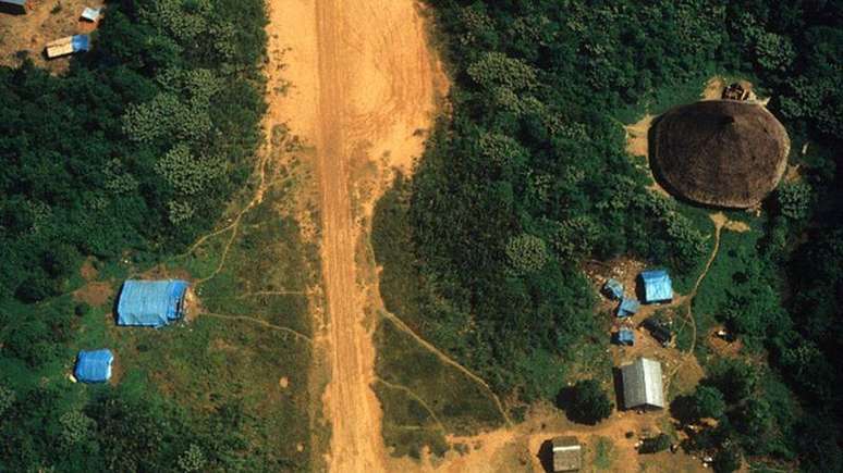 Pista de pouso usada por garimpeiros dentro do território yanomami