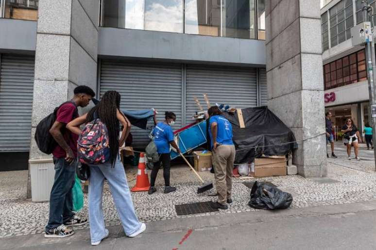 Moradores em situação de rua com suas barracas na região da Praça do Patriarca; último censo apontava 31.884 pessoas pela cidade