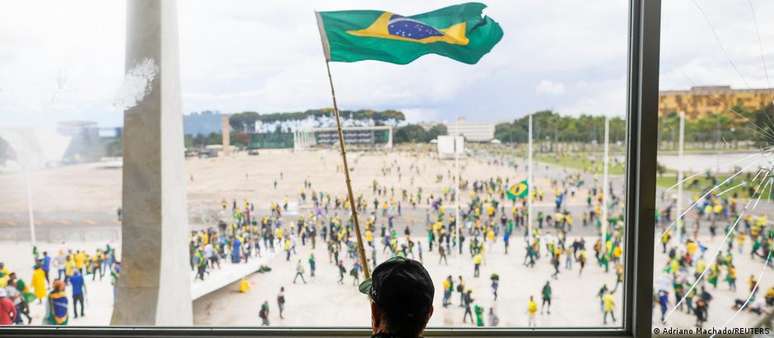 alguns detidos se candidataram em eleições passadas ou forneceram serviços para campanhas políticas