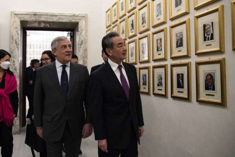 Antonio Tajani com Wang Yi em Roma