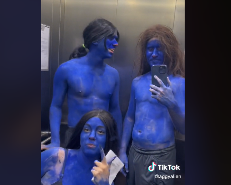 Amigos fantasiados de Avatar 