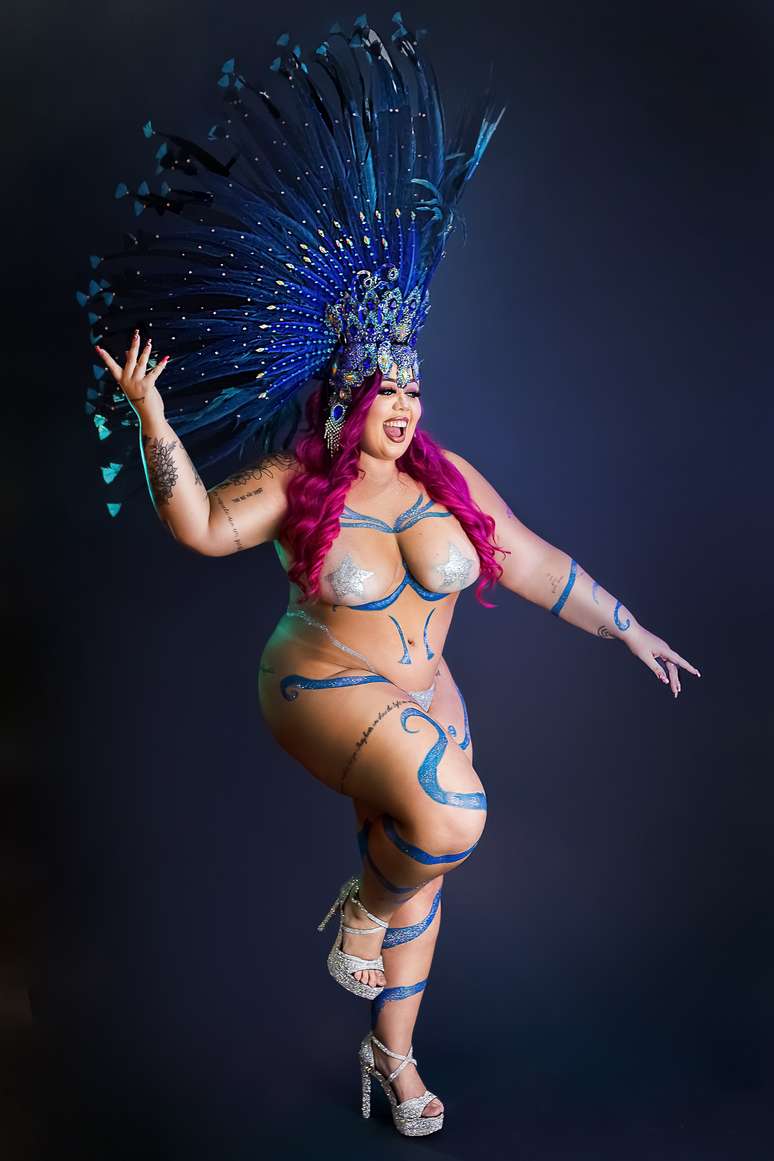 Bailarina plus size arrasa em ensaio fotogr&aacute;fico inspirado em Globeleza