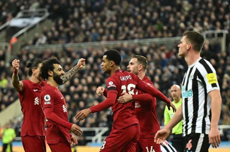 Liverpool vence segunda seguida no Inglês (Foto: OLI SCARFF / AFP)