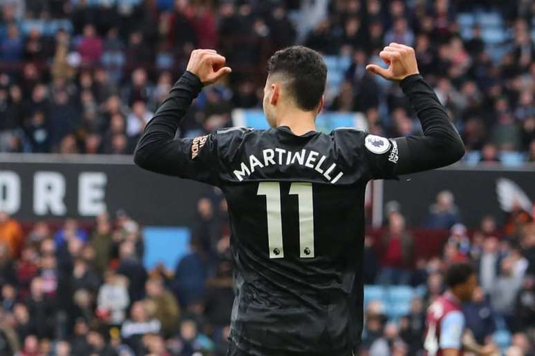 Brasileiro entra bem em vitória do líder da Premier League (Foto: GEOFF CADDICK / AFP)