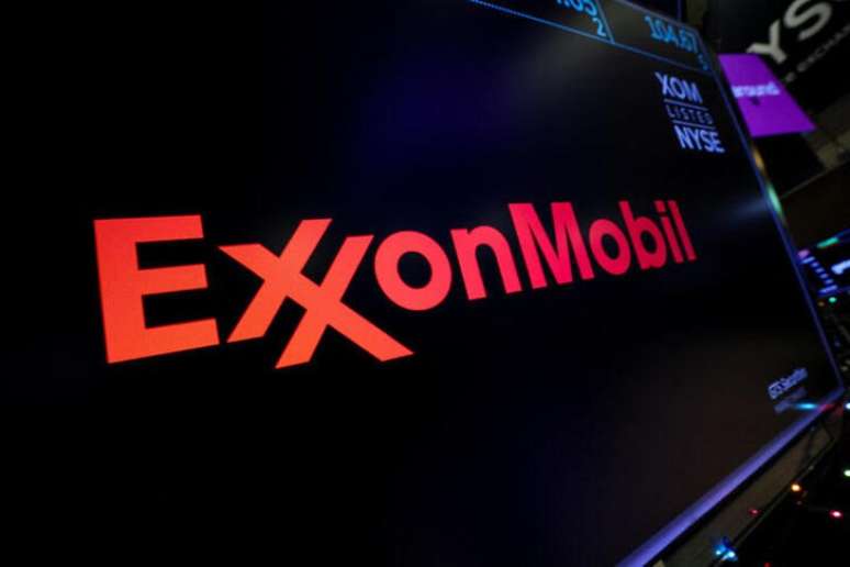 Logo da ExxonMobil em display na bolsa de Nova York
17/02/2023
REUTERS/Brendan McDermid