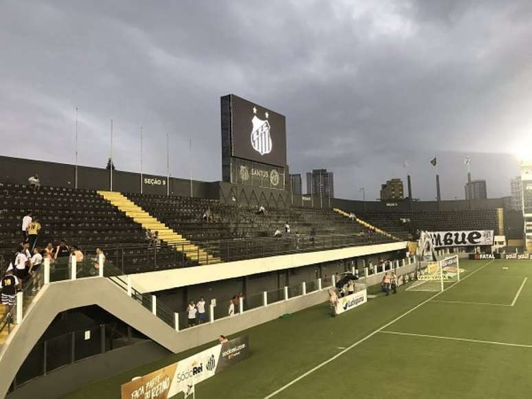 O estádio Urbano Caldeira é o principal trunfo do Peixe no Paulistão 2023 (Foto: Arthur Faria)