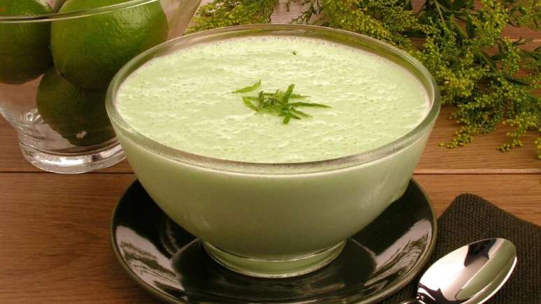 Caipirinha mousse with lemon: the ideal recipe to combine business with pleasure
