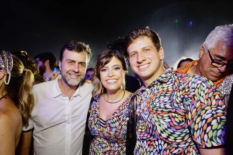 Marcelo Freixo, Tabata Amaral e João Campos na abertura do carnaval do Recife