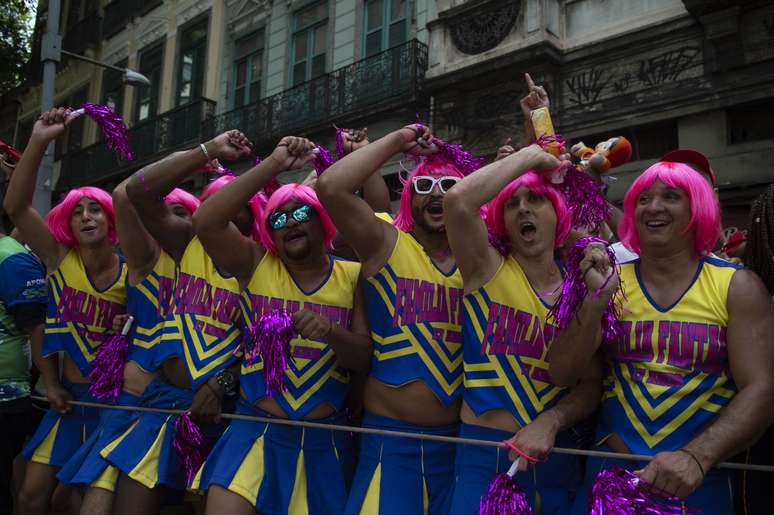 Fantasias combinadas são marcam o carnaval do Rio
