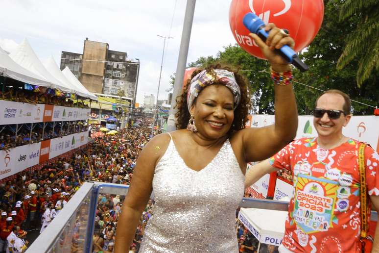 Ministra da Cultura, Margareth Menezes deu uma palhinha no Galo da Madrugada